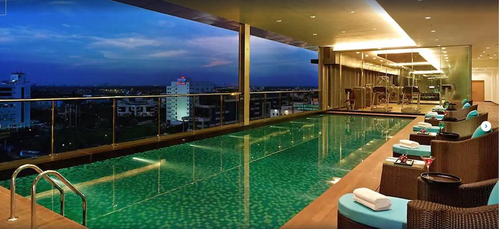 Vivanta Kolkata Em Bypass المظهر الخارجي الصورة The pool at the 39th floor